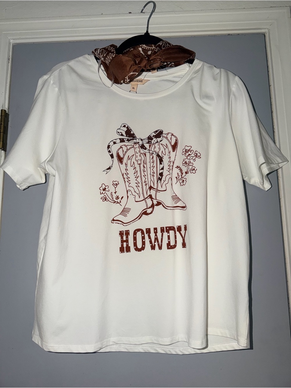 🤠NWT Mesh +love Howdy Cowboy Graphic Tee -with brown bandana XL